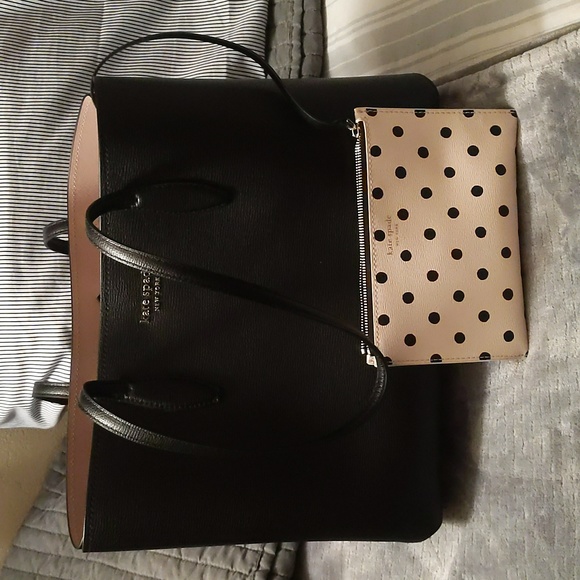 kate spade Handbags - EUC Kate Spade tote with small Kate Spade detachable Wristlet